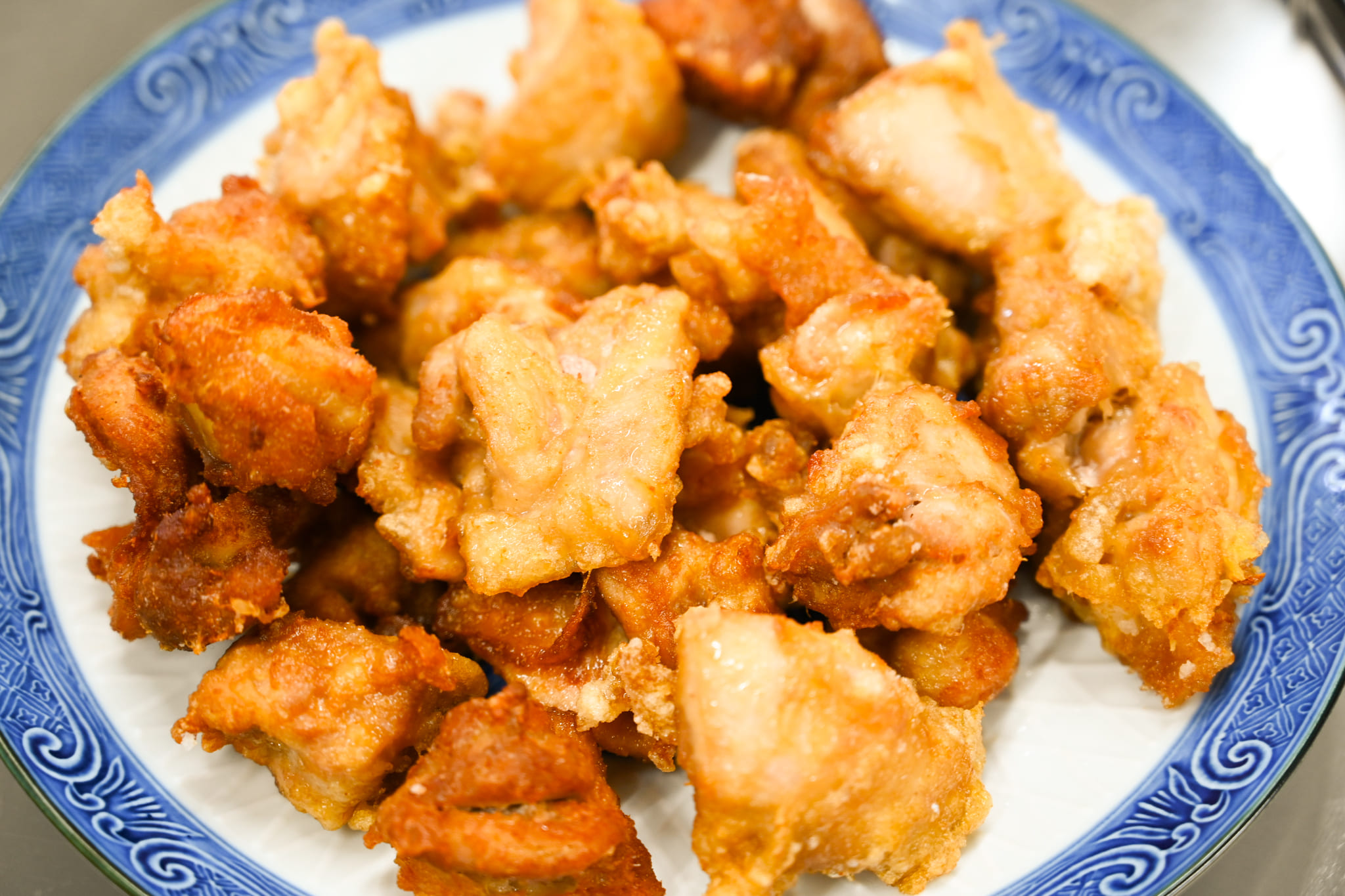 カリッとジューシー！特製唐揚げ