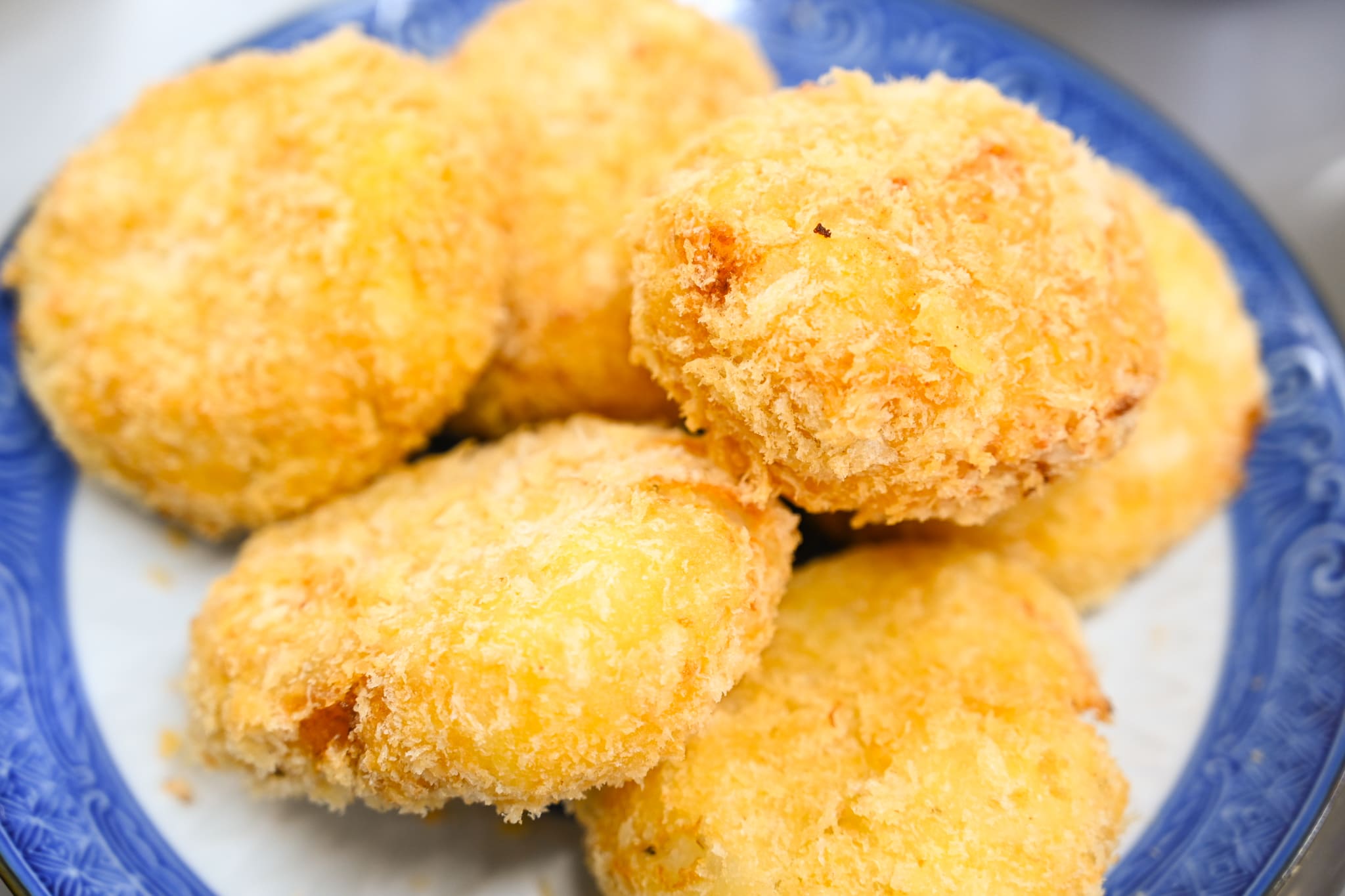 揚げたてサクサク！日替わりコロッケ